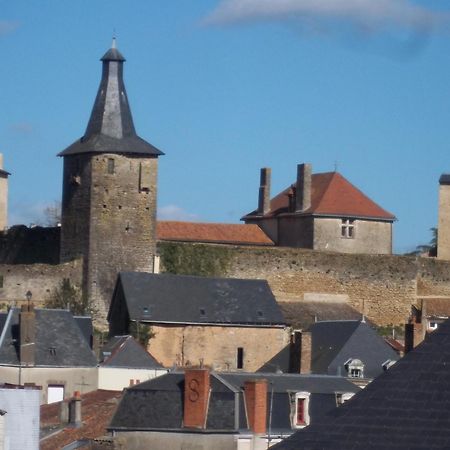 Le Vieux Chateau Airvault Esterno foto