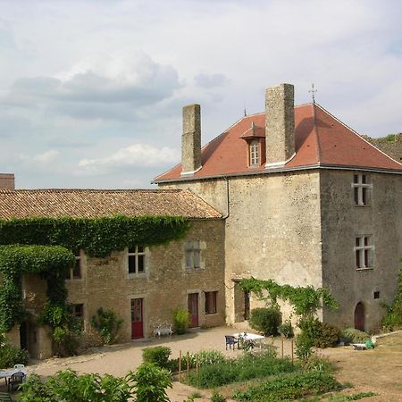 Le Vieux Chateau Airvault Esterno foto