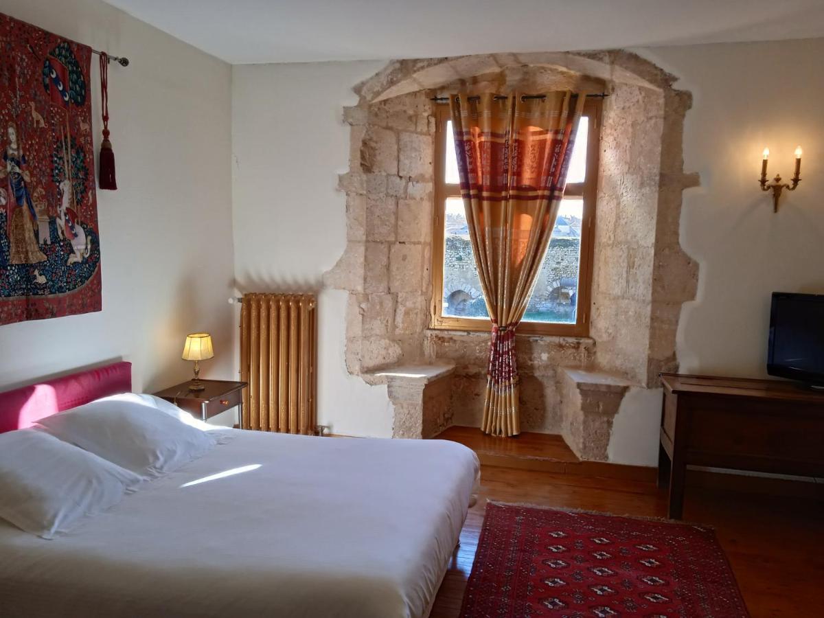 Le Vieux Chateau Airvault Esterno foto