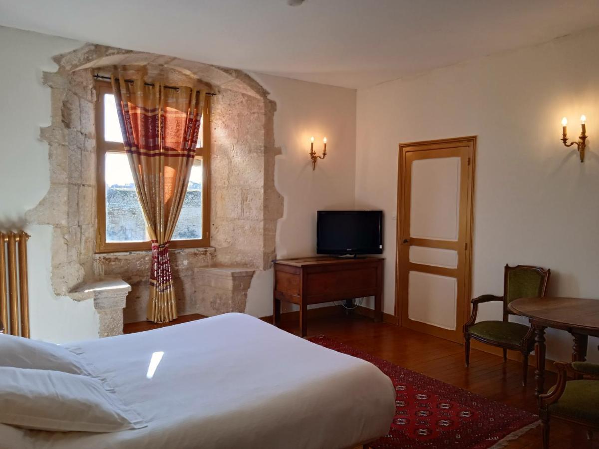 Le Vieux Chateau Airvault Esterno foto