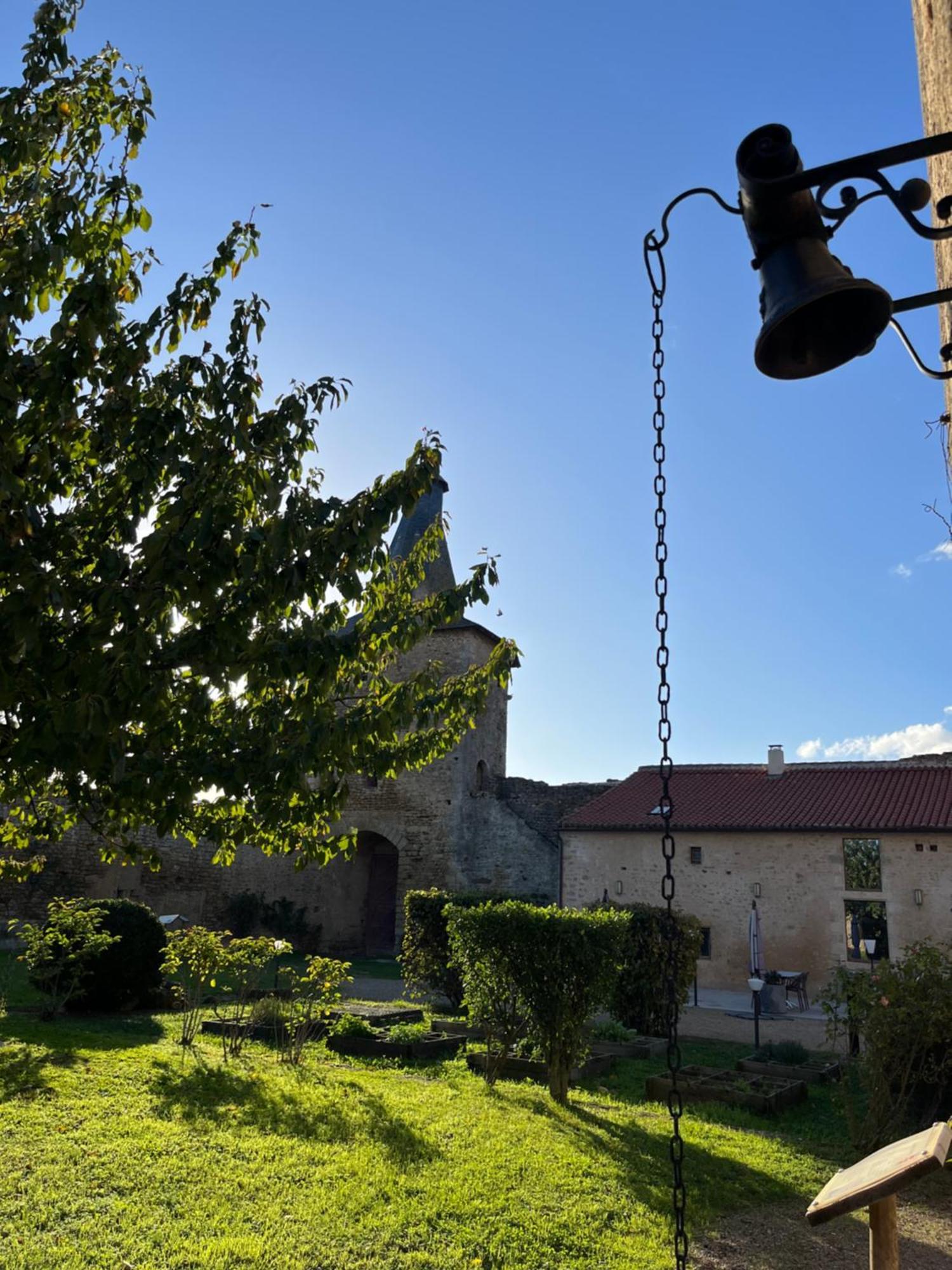 Le Vieux Chateau Airvault Esterno foto