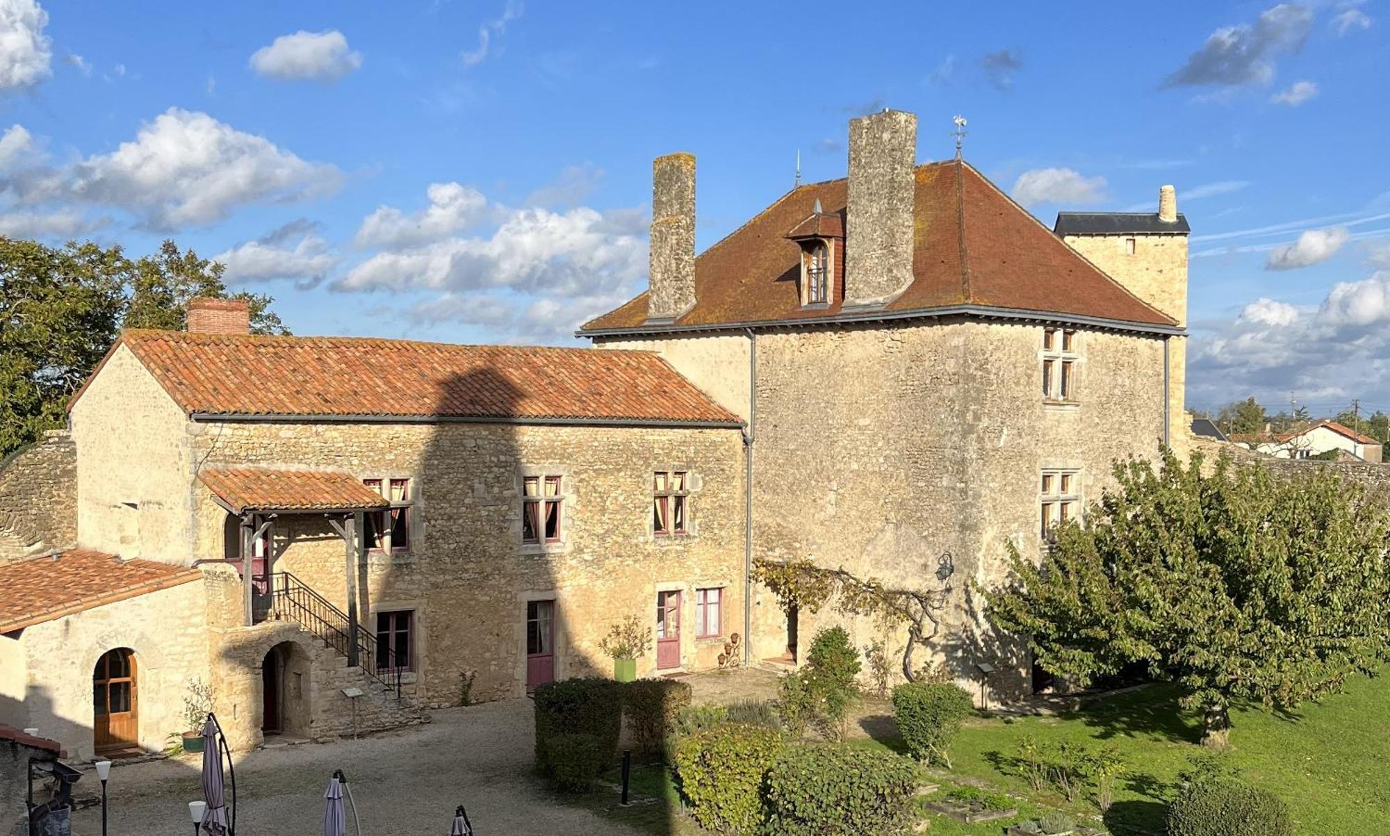 Le Vieux Chateau Airvault Esterno foto