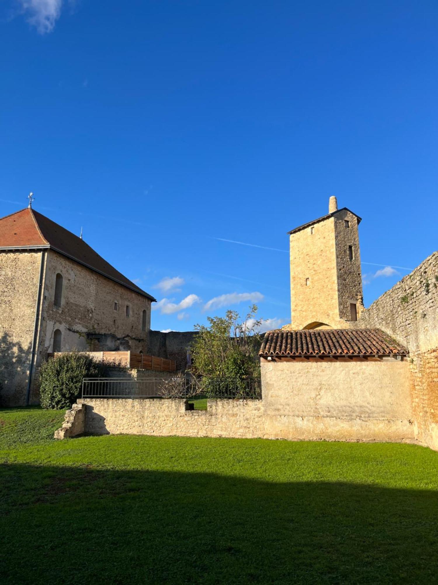 Le Vieux Chateau Airvault Esterno foto