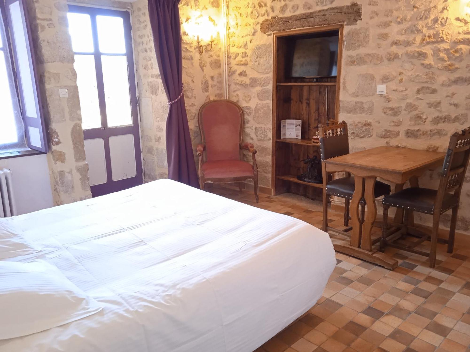 Le Vieux Chateau Airvault Esterno foto