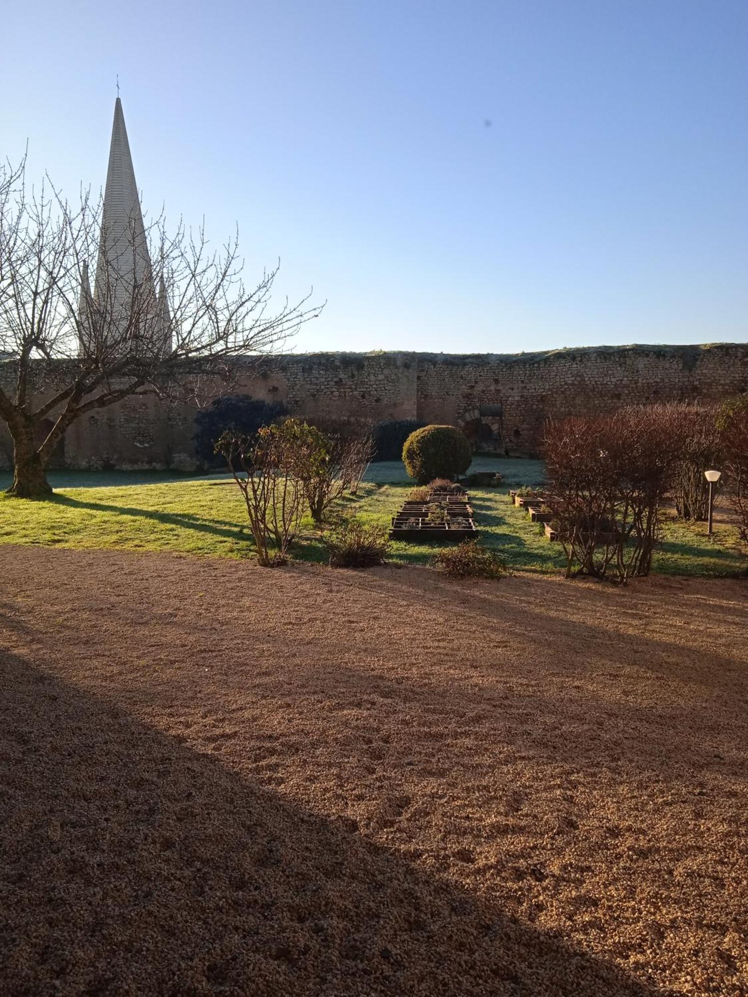Le Vieux Chateau Airvault Esterno foto