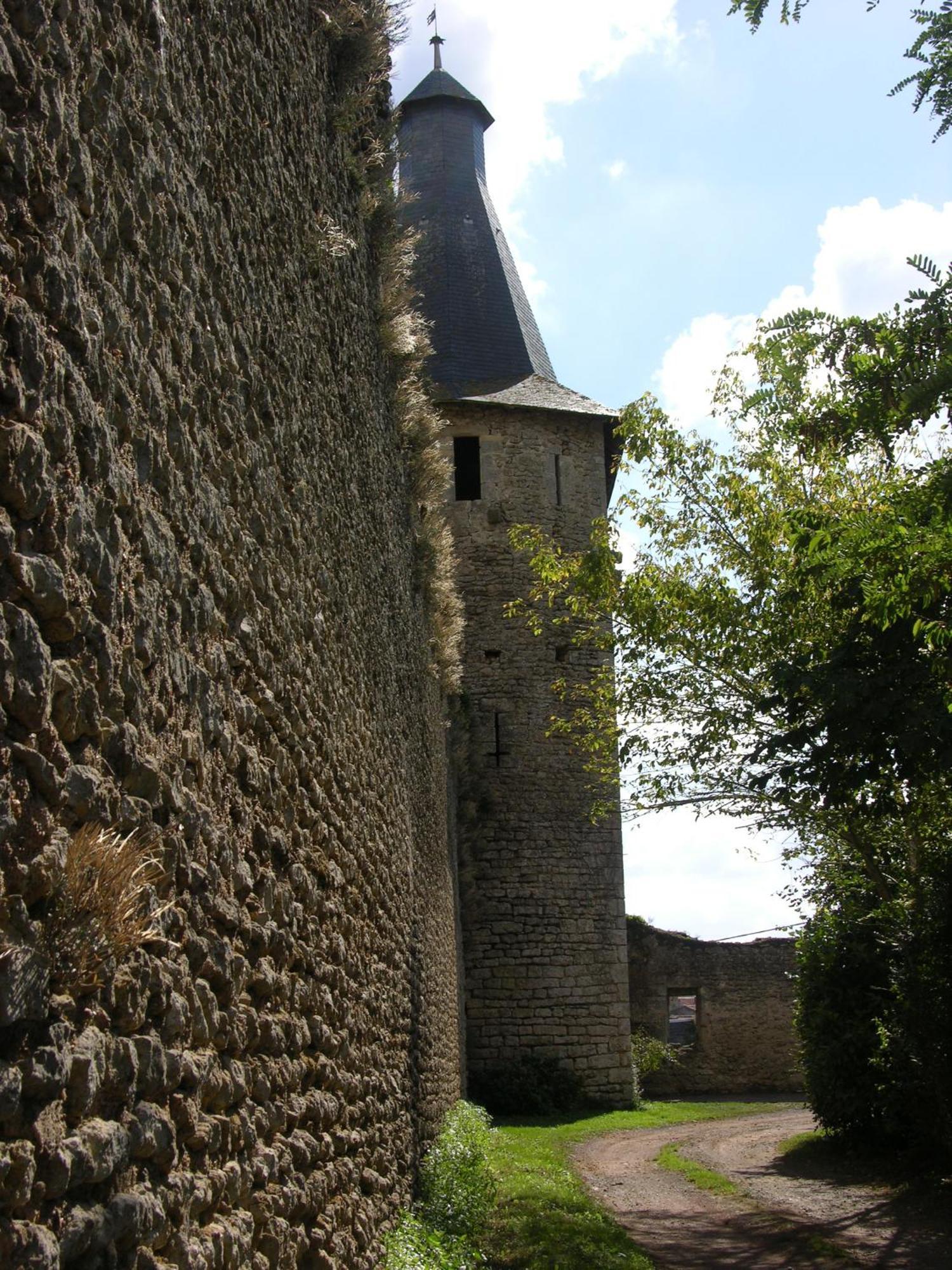 Le Vieux Chateau Airvault Esterno foto