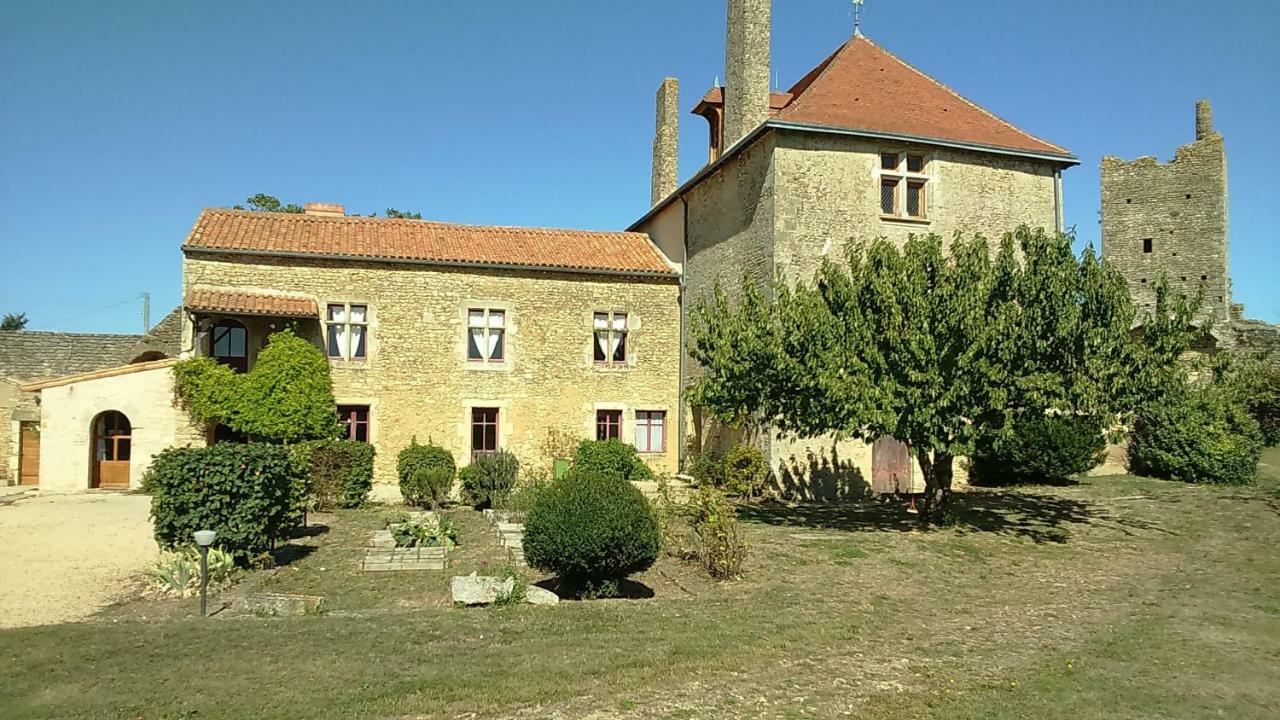 Le Vieux Chateau Airvault Esterno foto