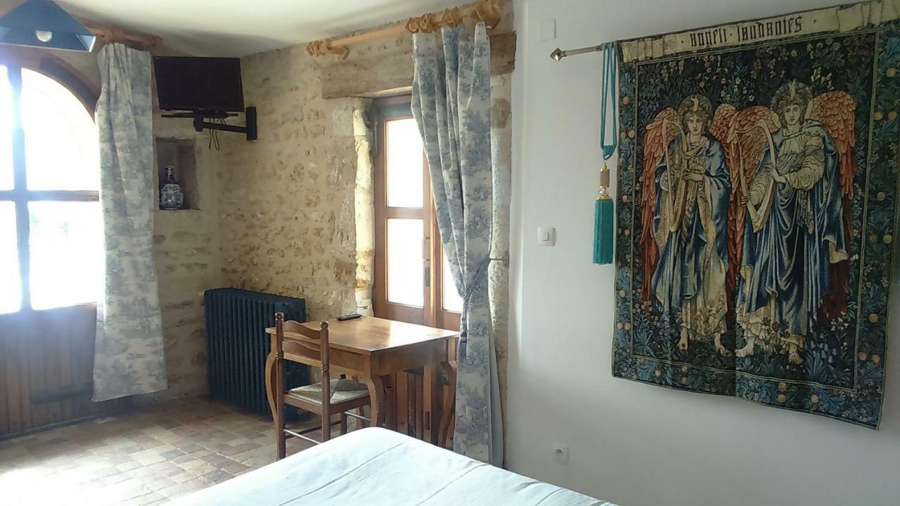 Le Vieux Chateau Airvault Esterno foto